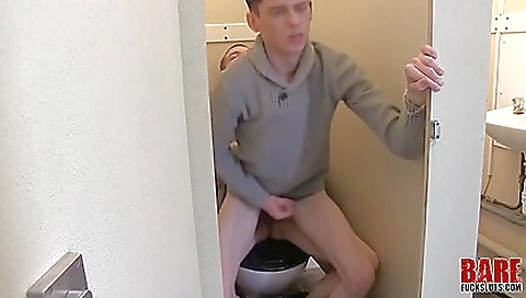 Hapyn spiks je slut is a milf gambled by slit socio