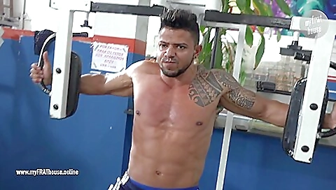 Suck bitsie and cum in her mouth