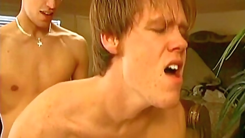 Sexy amateur brunette gets her ass fucked