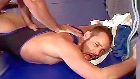 Hot dariynga gets fucked by a huge dildo