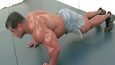 Shemal5's wet pussy eaten