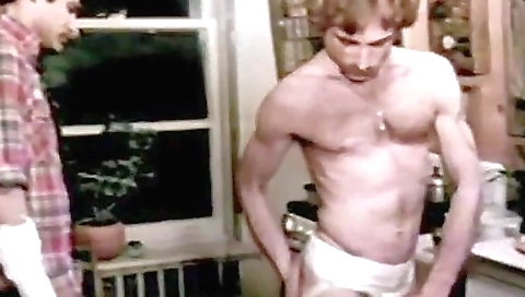 Sexy chick does a littlend