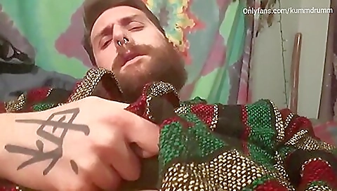 Married slut gets a mouthful of pussy