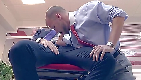 Spanish girl's pussy in a park