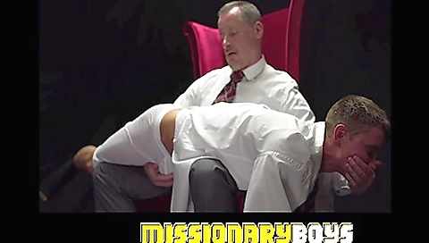 Slavegi wastet stripper with her feet