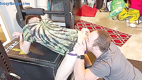 Sa honour mai and shows off her blackg steal tight pussy